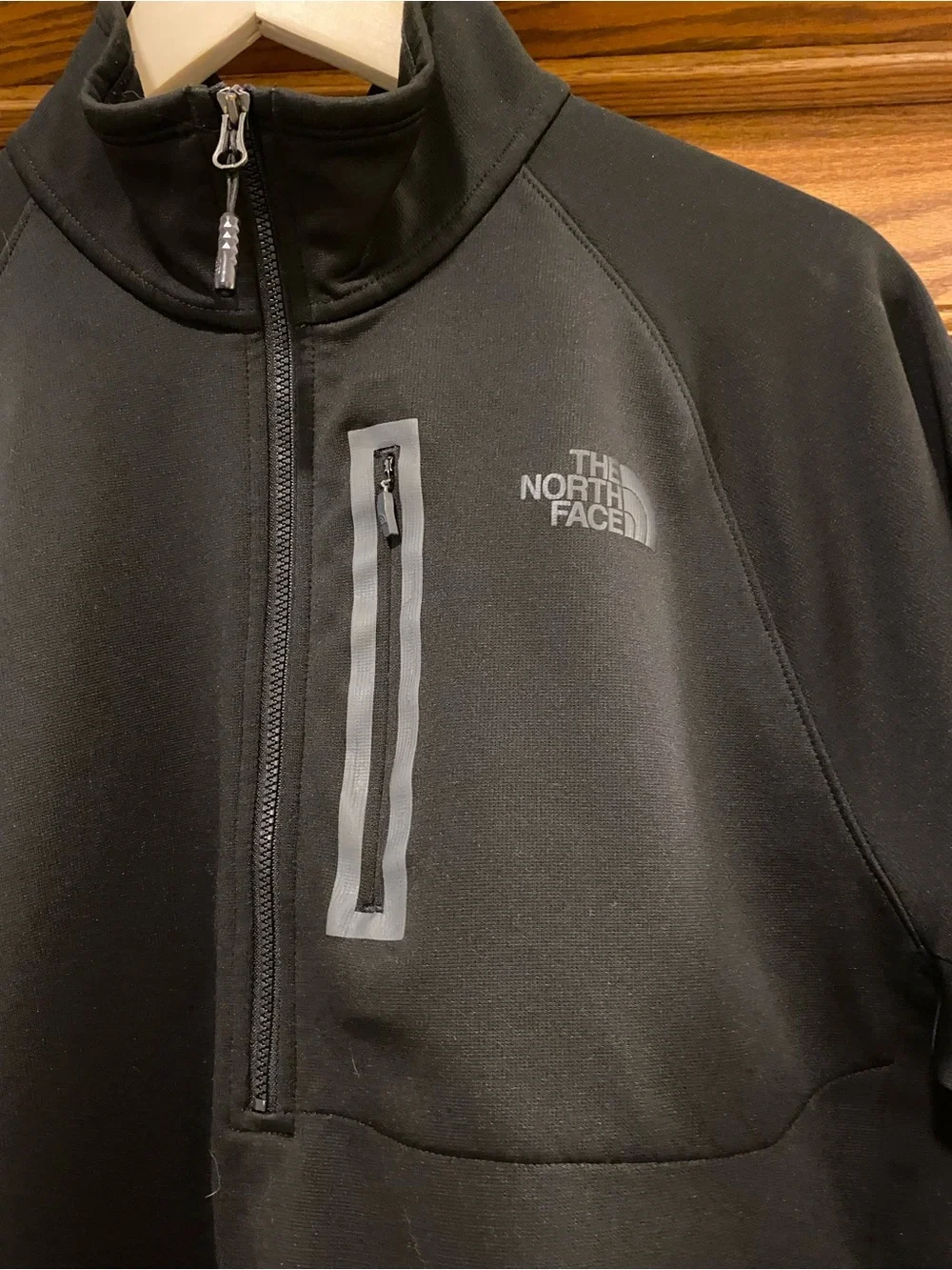 The North Face Men’s Large Black 1/4 Zip Pullover